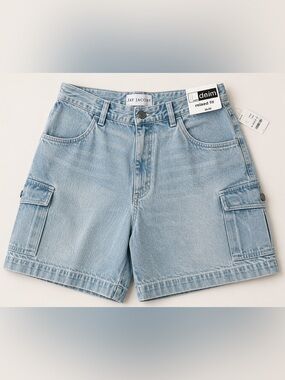 Deadstock Y2K Jay Jacobs Denim Cargo Shorts Womens 3/4 Light Wash Utility NWT